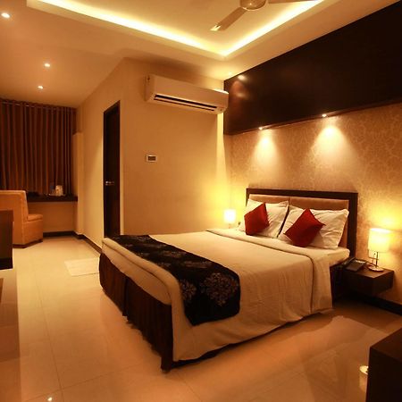 Hotel Mars Classic Madras Buitenkant foto