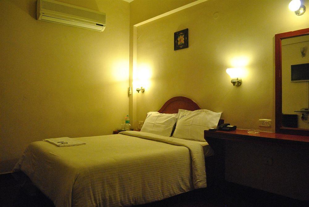 Hotel Mars Classic Madras Buitenkant foto