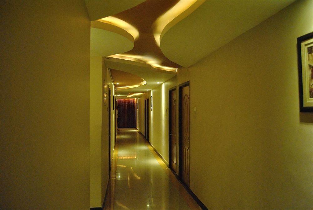Hotel Mars Classic Madras Buitenkant foto