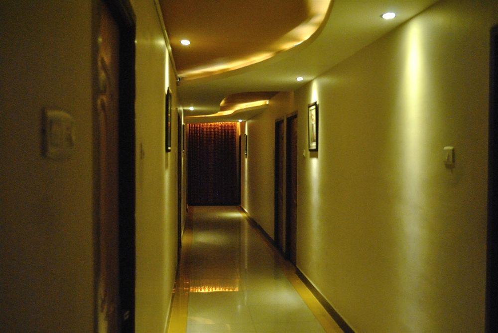 Hotel Mars Classic Madras Buitenkant foto