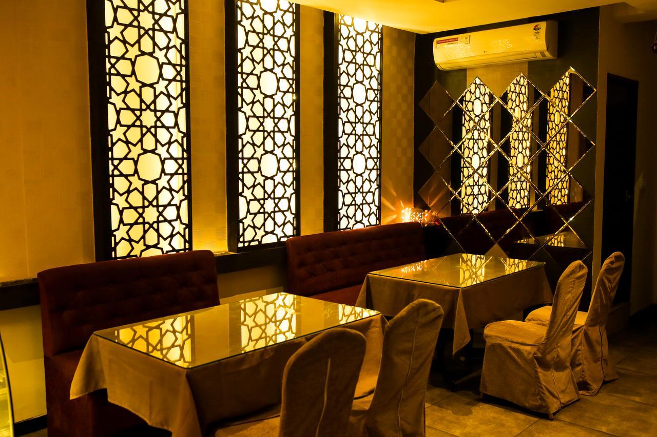 Hotel Mars Classic Madras Buitenkant foto