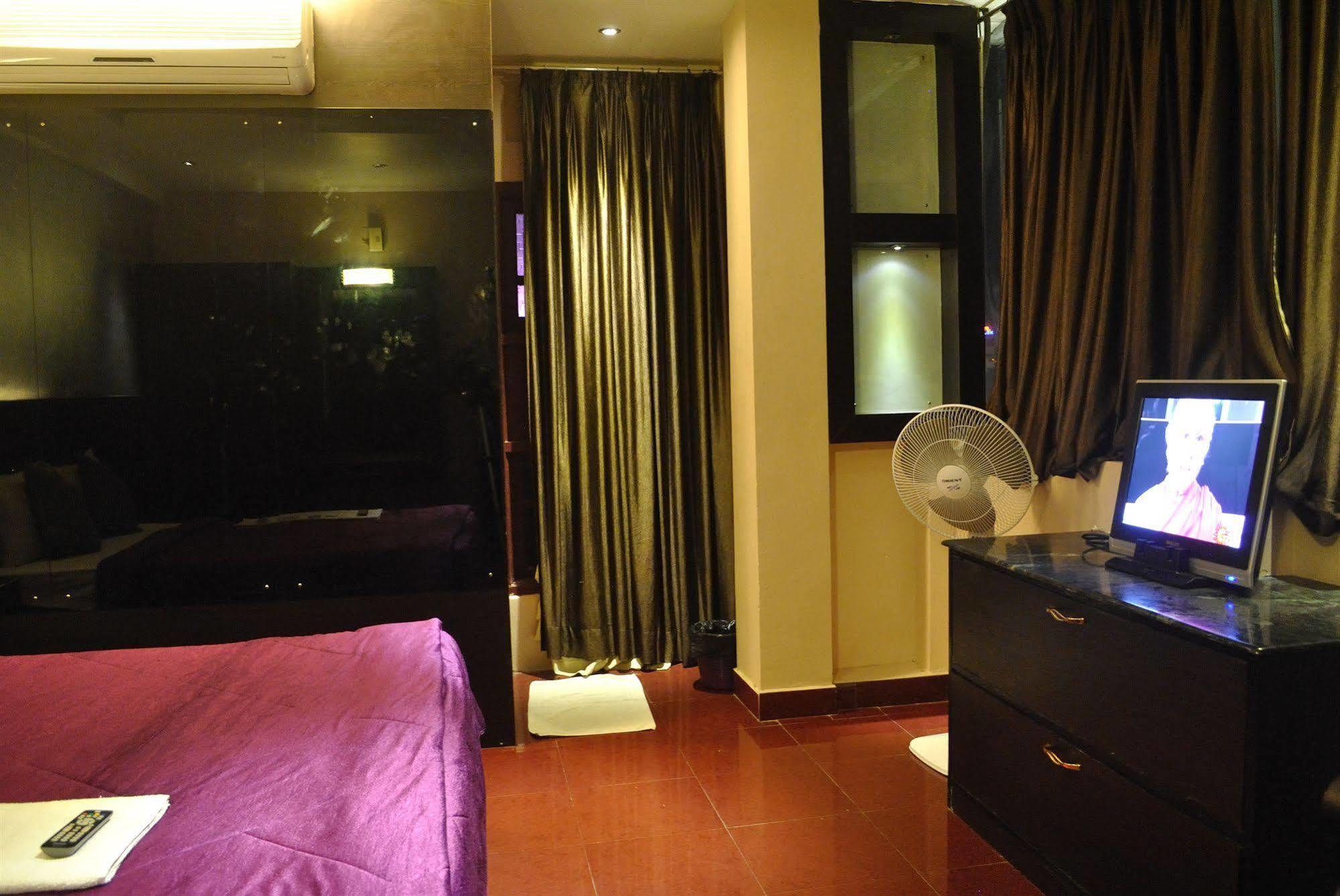 Hotel Mars Classic Madras Buitenkant foto