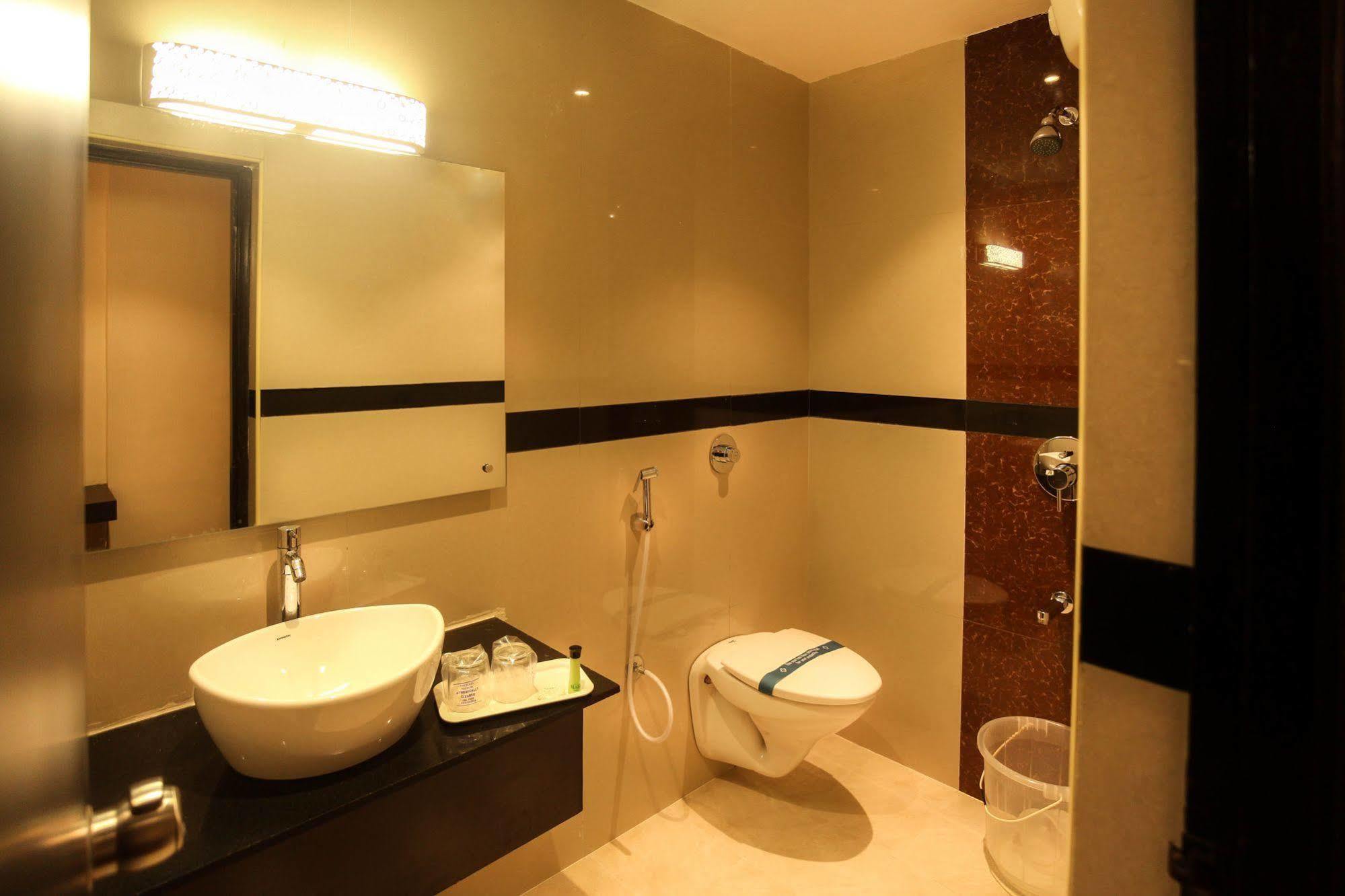 Hotel Mars Classic Madras Buitenkant foto