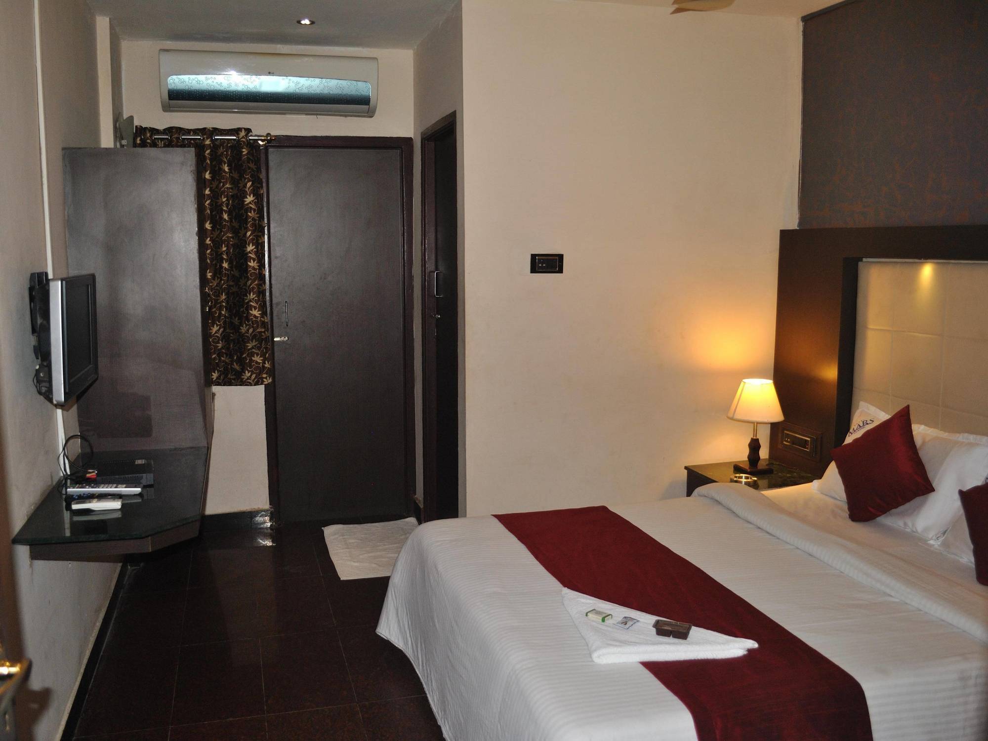 Hotel Mars Classic Madras Buitenkant foto
