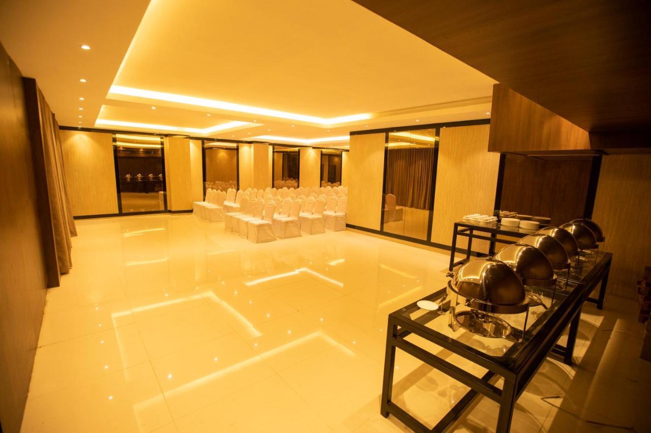 Hotel Mars Classic Madras Buitenkant foto