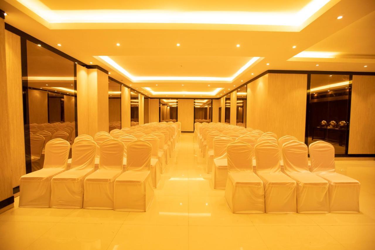 Hotel Mars Classic Madras Buitenkant foto