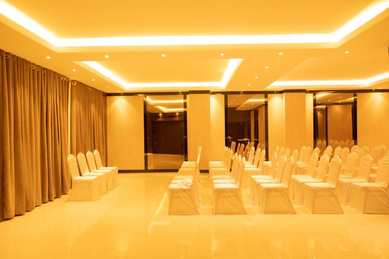 Hotel Mars Classic Madras Buitenkant foto
