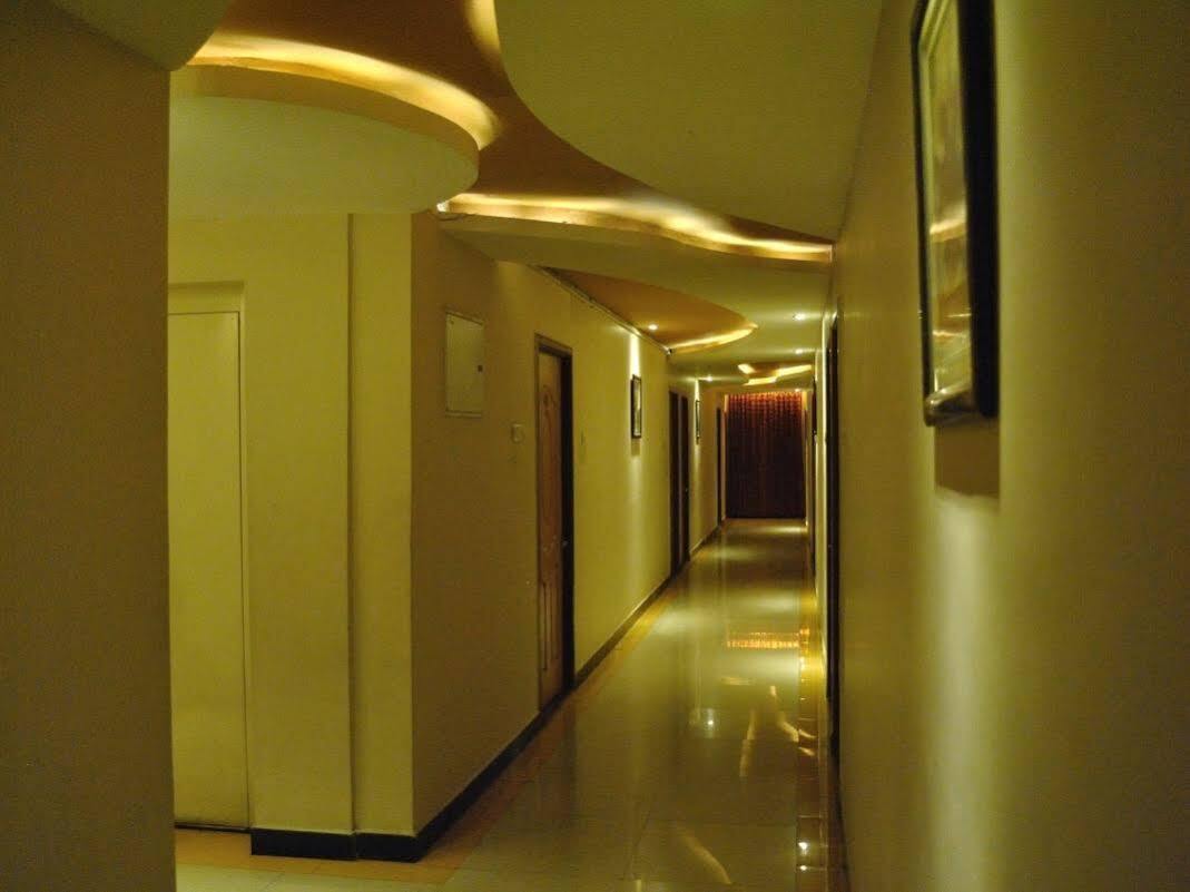 Hotel Mars Classic Madras Buitenkant foto